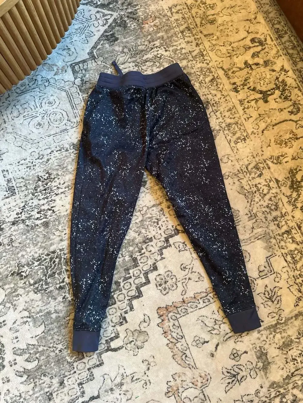Under Armour Boys UA Pennant Printed Joggers Pants White Speckled Navy Size Smal - Picture 3 of 3